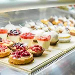 Pineta Pastry روكا بييتوري