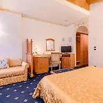 Hotel Pineta Pastry 4*