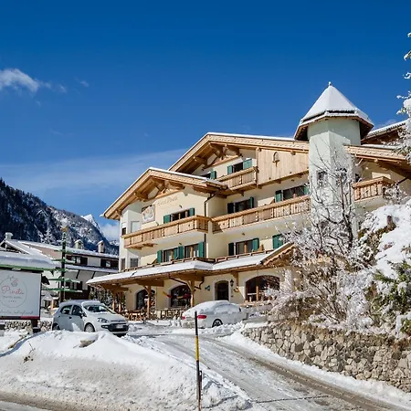 Pineta Pastry 4*