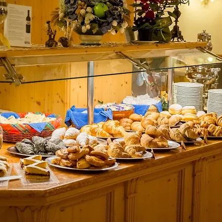 Hotel Pineta Pastry 4*
